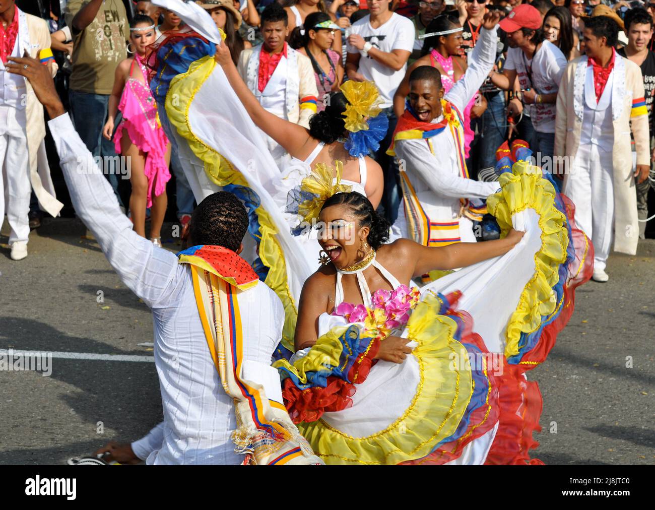 Les danseurs colombiens exécutent le cambia en costume traditionnel. Cali, Colombie Banque D'Images
