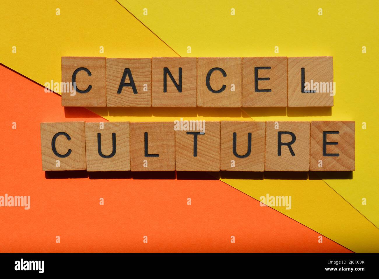 Annuler la culture, mots en lettres de l'alphabet en bois isolées sur l'arrière-plan Banque D'Images