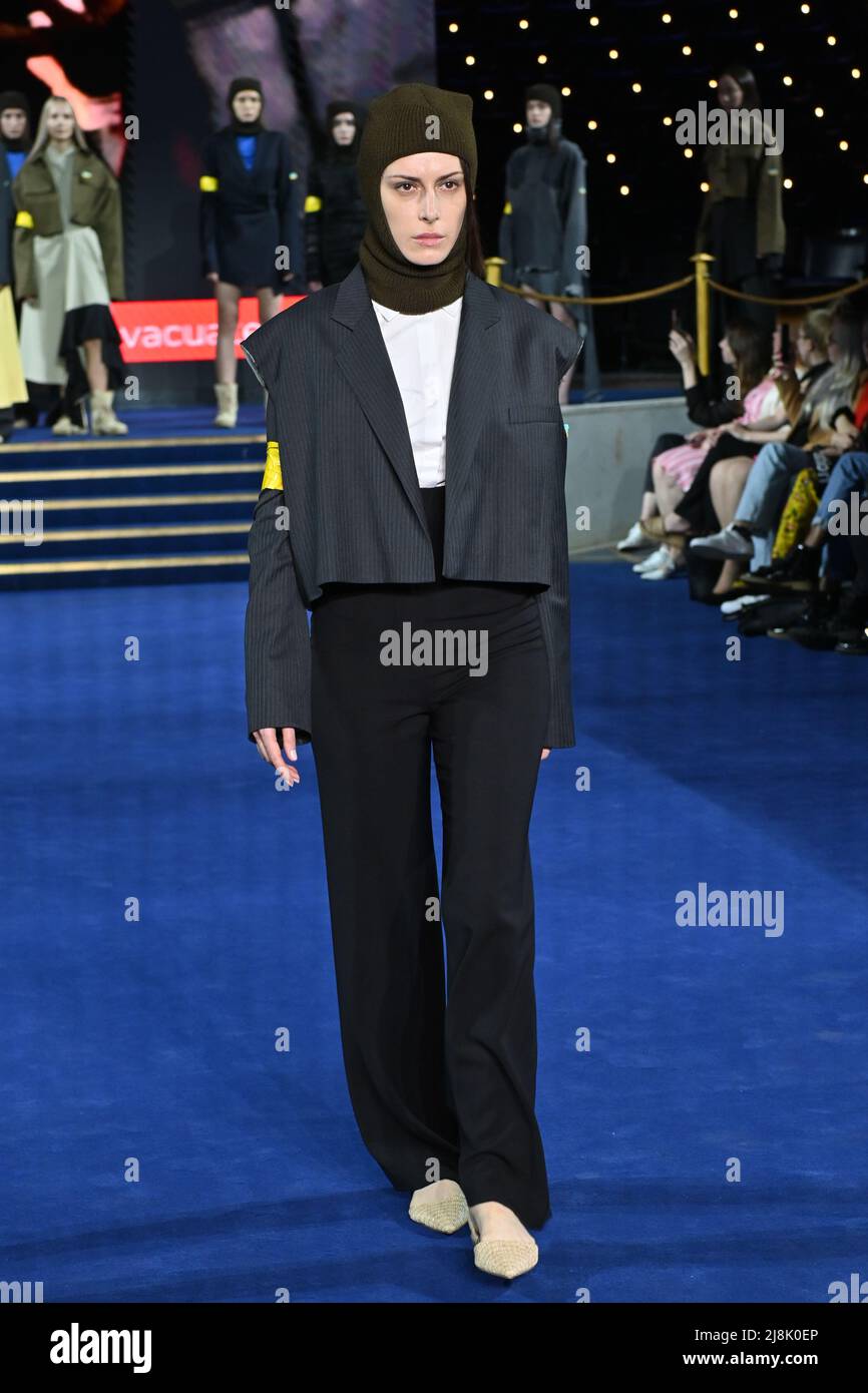 Litkovskaya présente à la Kornit Fashion week Londres 2022 au Freemasonss' Hall, Londres, Royaume-Uni. - 16 mai 2022. Banque D'Images