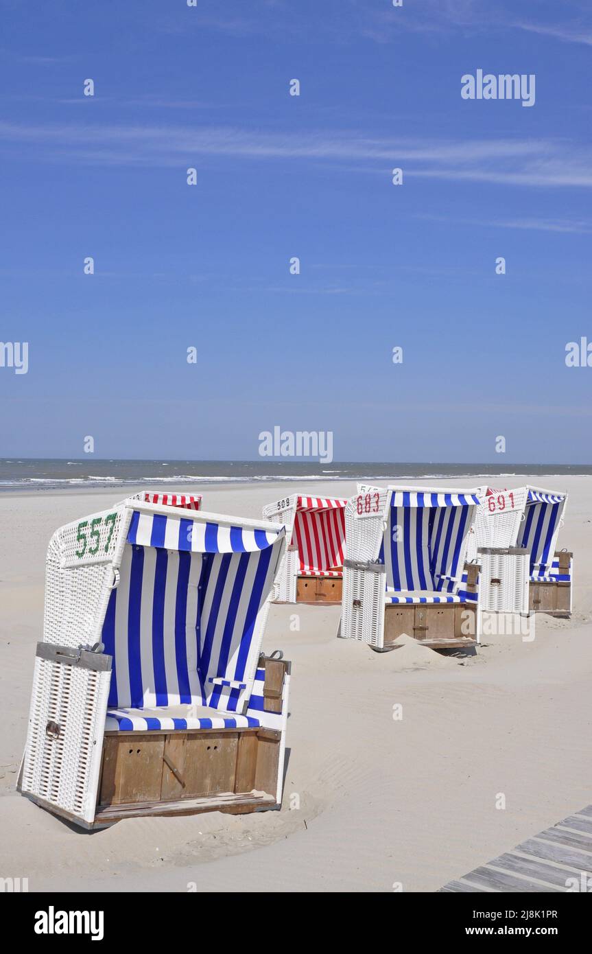 Chaises de plage sur la plage de Baltrum, Allemagne, Basse-Saxe, Frise orientale, Baltrum Banque D'Images