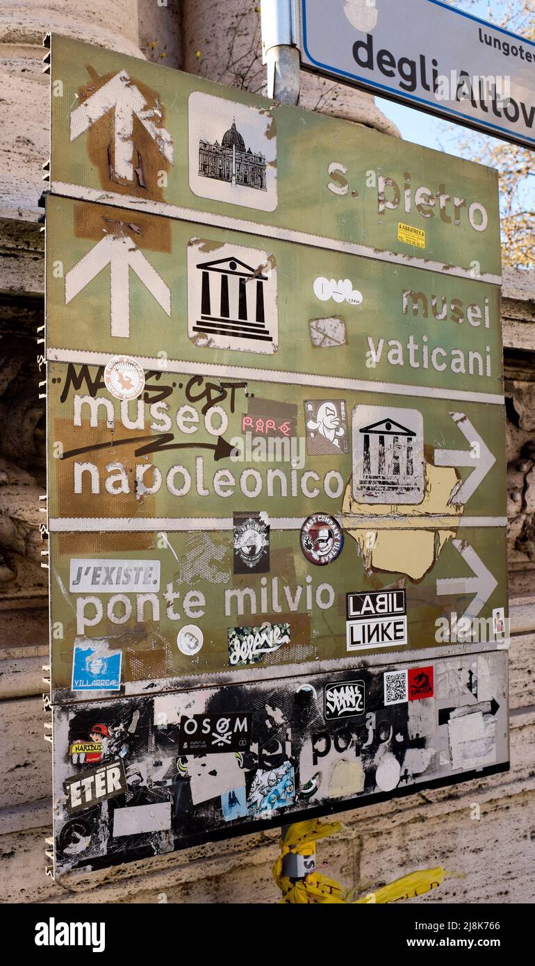 Old Worn Street Direction Sign Rome Italie Banque D'Images