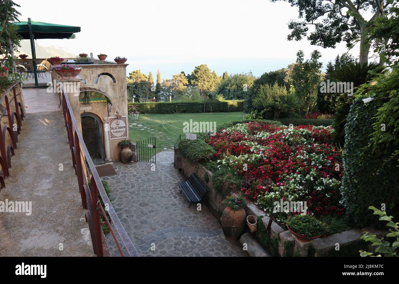 Ravello - Scorcio dell'Hotel Villa Cimbrone dal ponticello Banque D'Images
