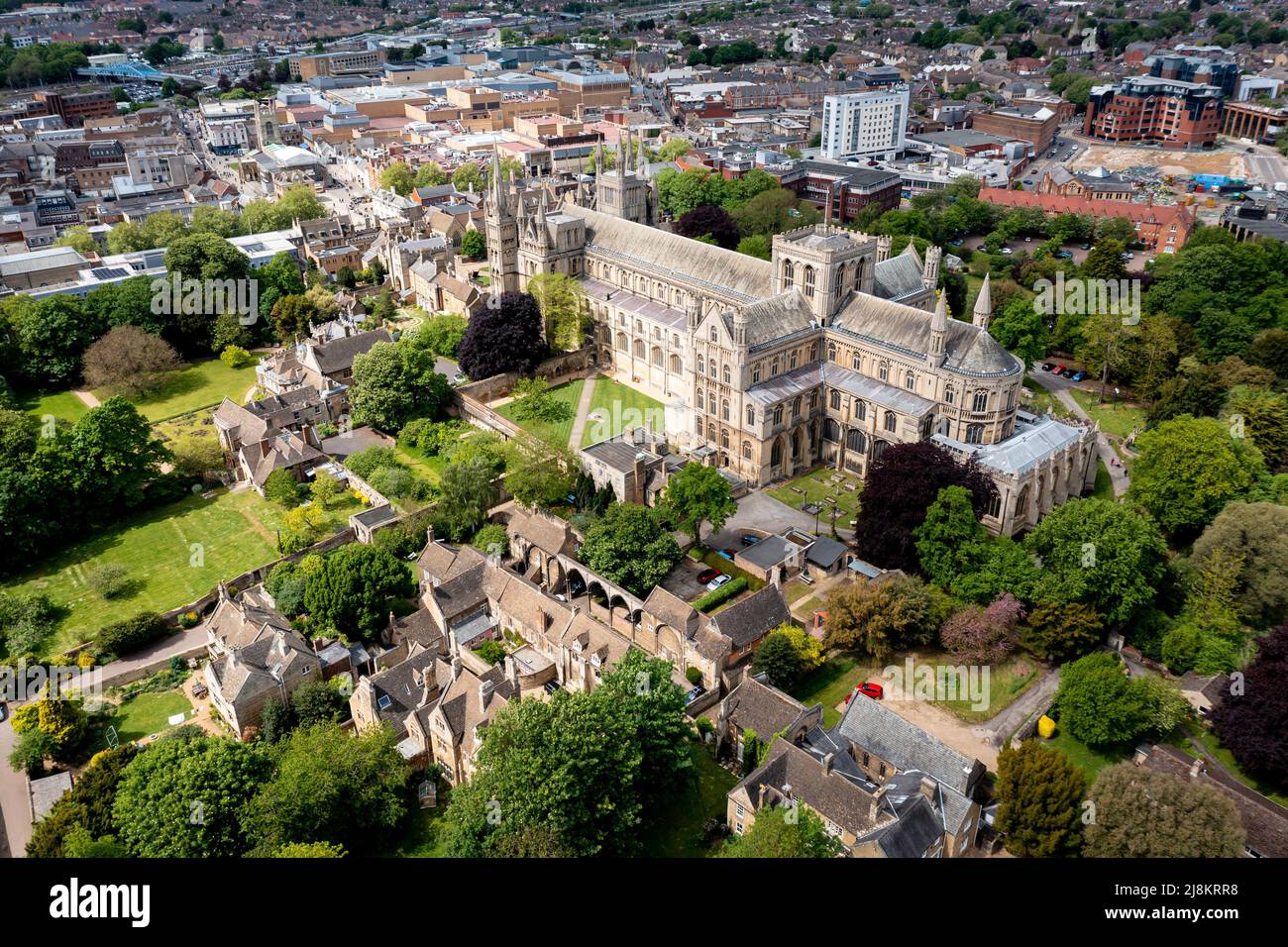 PETERBOROUGH, ROYAUME-UNI - 12 MAI 2022. Une vue aérienne de la ville de Peterborough et de l'ancienne cathédrale de St Pierre, St Paul et St Andrew Banque D'Images