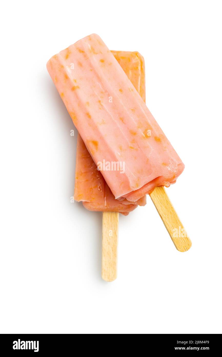 Un laque fruité. Popsicle doux isolé sur fond blanc. Banque D'Images