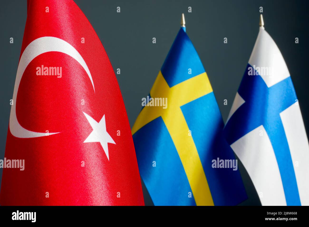 Drapeaux de la Turquie, de la Suède et de la Finlande comme relations diplomatiques. Banque D'Images