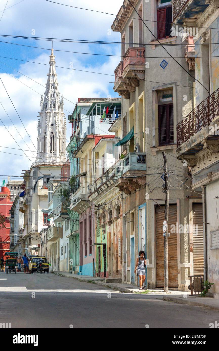 Scène de rue montrant Iglesia Del Sagrado de Jesus, la Vieille Havane, la Havane, la Habana, République de Cuba Banque D'Images