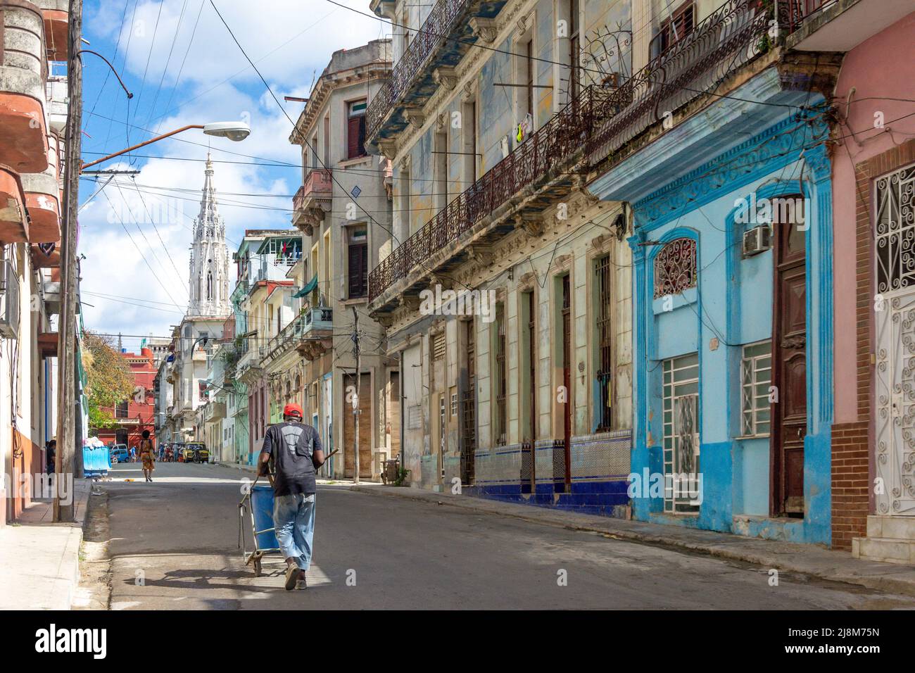 Scène de rue montrant Iglesia Del Sagrado de Jesus, la Vieille Havane, la Havane, la Habana, République de Cuba Banque D'Images
