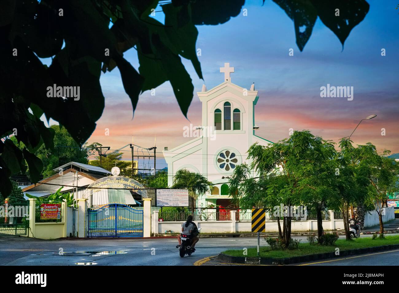 L'église catholique Assomption à soi Talingchan (soi Taling Chan), ville de Phuket, Thaïlande, qui accueille la minorité catholique de l'île Banque D'Images