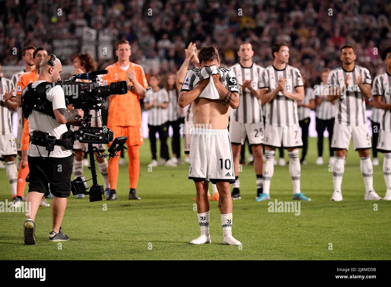 Paulo Dybala de Juventus FC crie alors qu'il fait passer Au revoir aux fans à la fin de la série Un match de football 2021/2022 entre Juventus FC et SS Lazio, Dyb Banque D'Images