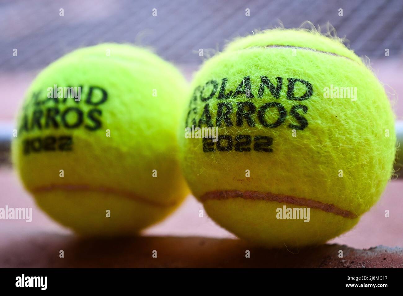 Illustration des balles officielles lors de la deuxième journée de  qualification de Roland-Garros 2022, Open de France 2022, tournoi de tennis  Grand Slam le 17 mai 2022 au stade Roland-Garros à Paris,