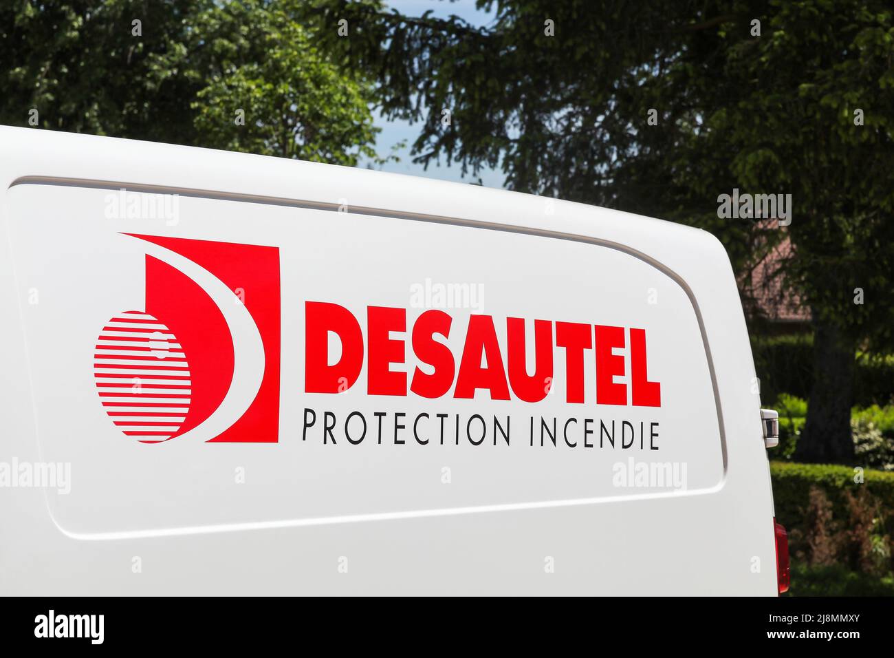 Arnas, France - 20 mai 2021 : Desautel est une société française pour la sécurité des personnes et la protection des biens contre les risques d'incendie Banque D'Images