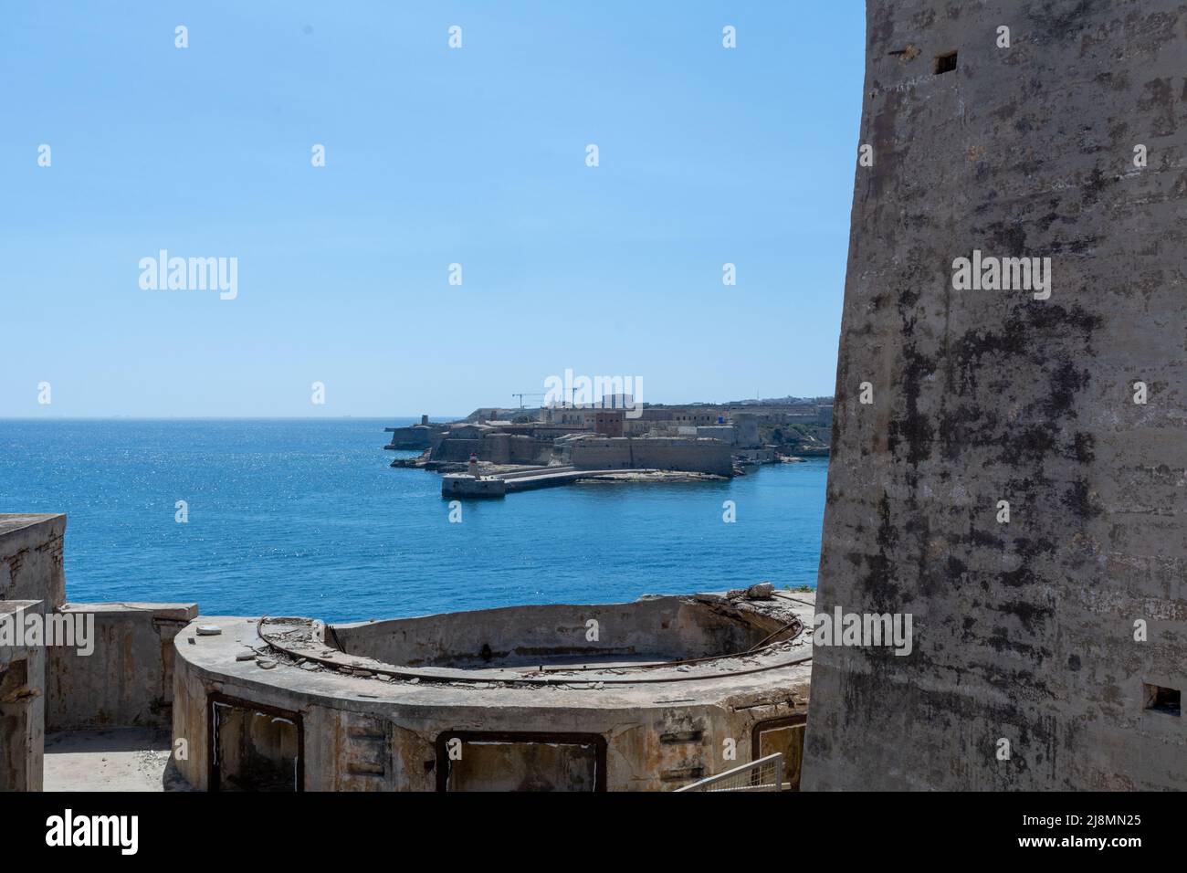 Vestiges de l'ancienne mise en place des armes de la Seconde Guerre mondiale dans le port de Valetta, Malte Banque D'Images