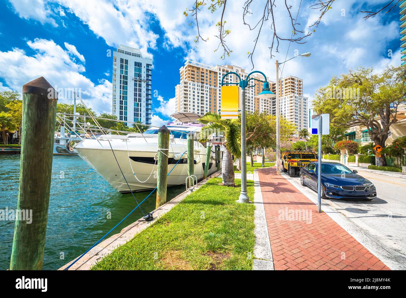 Vue sur la côte touristique de la promenade le long de la rivière de fort Lauderdale, sud de la Floride, États-Unis d'Amérique Banque D'Images