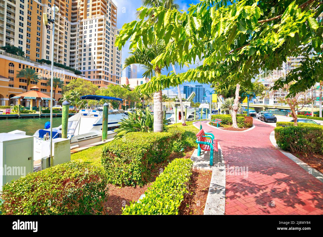 Vue sur la côte touristique de la promenade le long de la rivière de fort Lauderdale, sud de la Floride, États-Unis d'Amérique Banque D'Images