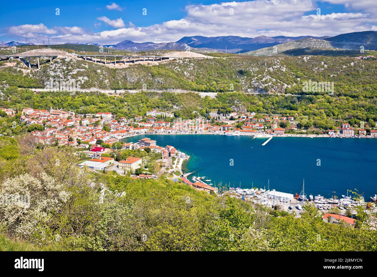 Vue aérienne de la ville de Bakar dans la baie de Kvarner, côte Adriatique de la Croatie Banque D'Images