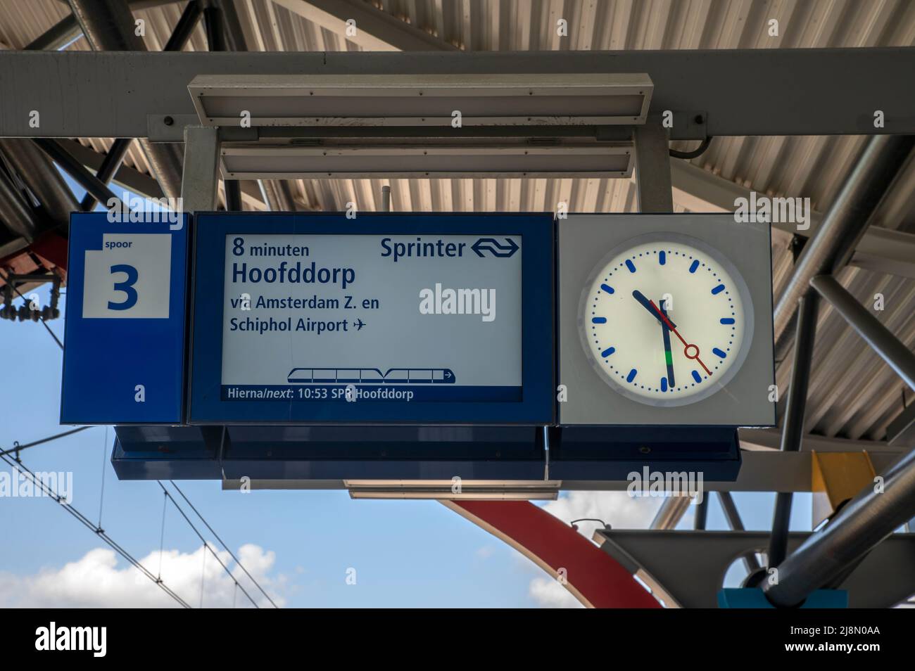 Amsterdam airport train station Banque de photographies et d'images à haute  résolution - Alamy