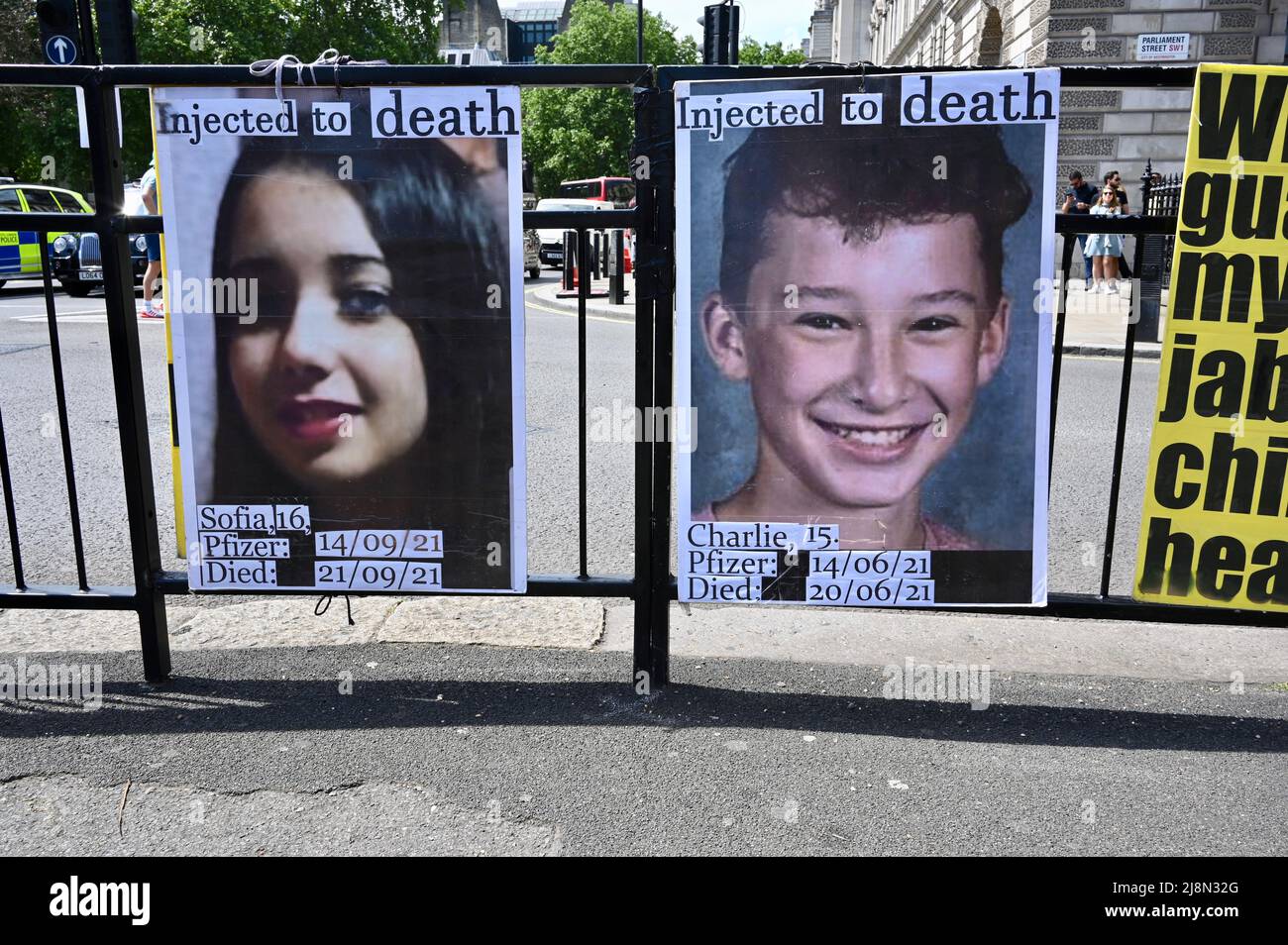 Londres, Royaume-Uni. Les manifestants anti-vax ont fait campagne contre le fait de mordre des enfants pour les protéger de l'infection par le COVID. Place du Parlement, Westminster. Banque D'Images