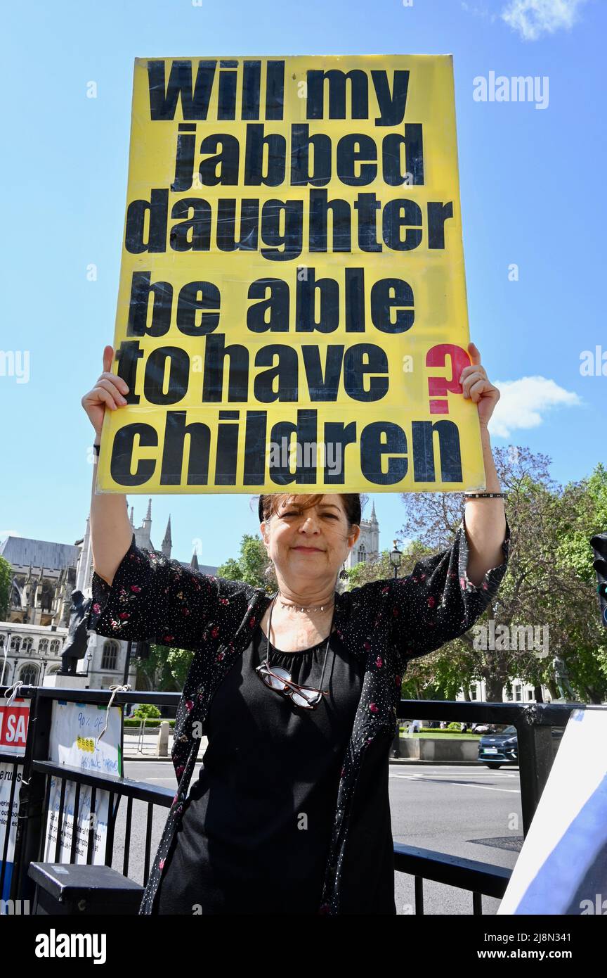 Londres, Royaume-Uni. Les manifestants anti-vax ont fait campagne contre le fait de mordre des enfants pour les protéger de l'infection par le COVID. Place du Parlement, Westminster. Banque D'Images