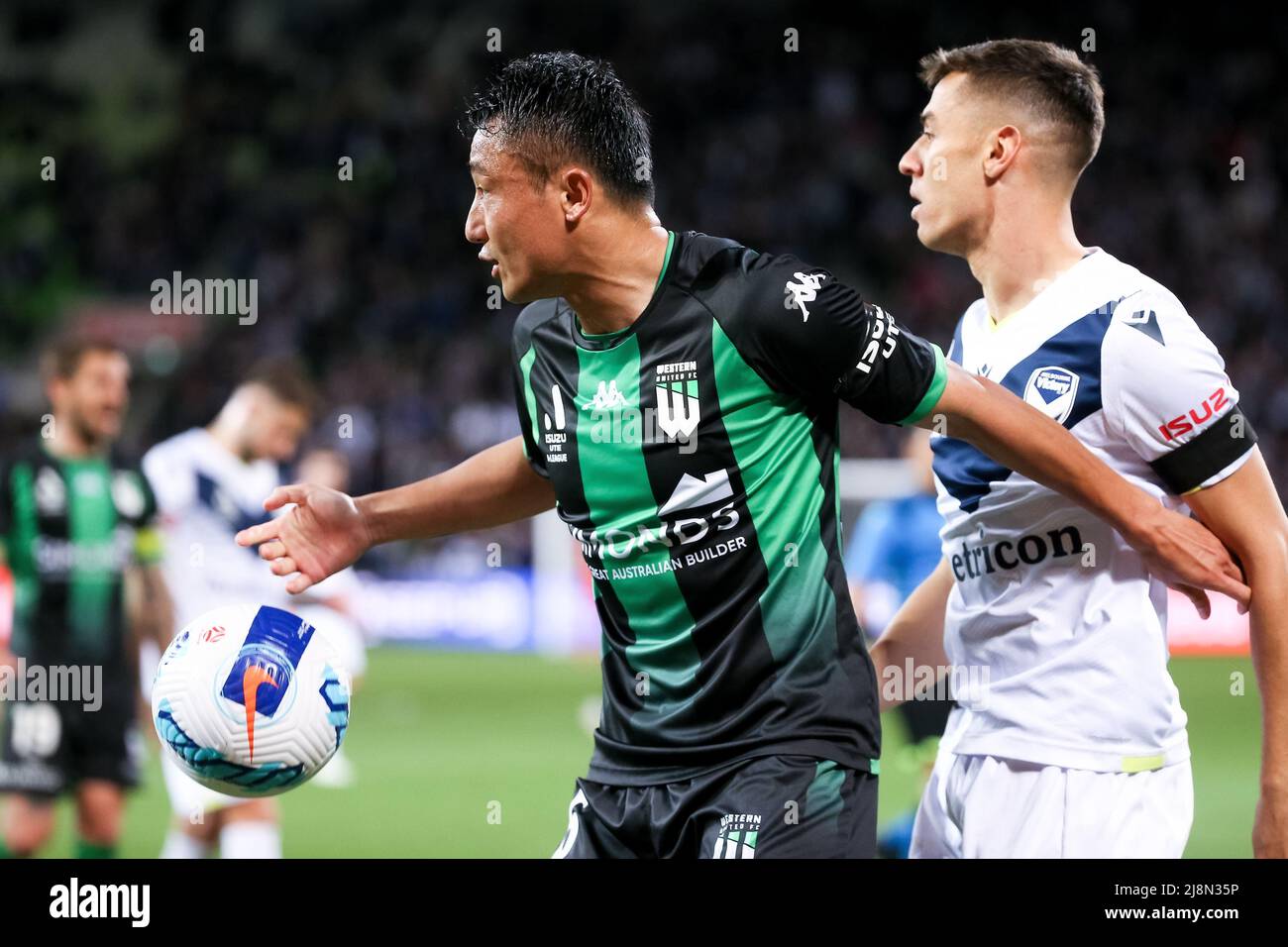 Melbourne, Australie, 17 mai 2022. Tomoki Imai, de Western Unite, contrôle le ballon lors du match de demi-finale De football A-League entre Western United et la victoire de Melbourne à l'AAMI Park le 17 mai 2022 à Melbourne, en Australie. Crédit : Dave Helison/Speed Media/Alamy Live News Banque D'Images