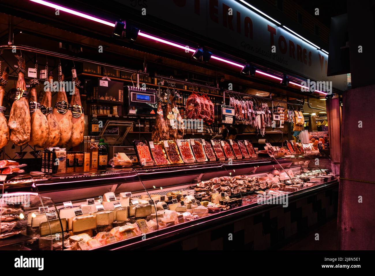 Un marché de la viande stalle à Barcelone, Espagne Banque D'Images