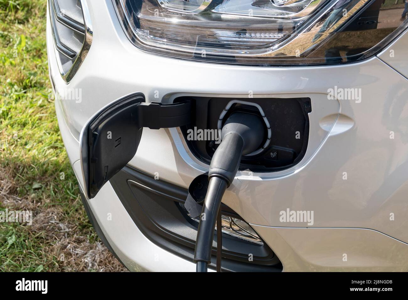 Frome, Somerset, Royaume-Uni - septembre 11 2021: Une Ford Transit Custom 340LTD PHEV CVT Van en exposition au Frome Agricultural and Cheese Show 2021 Banque D'Images