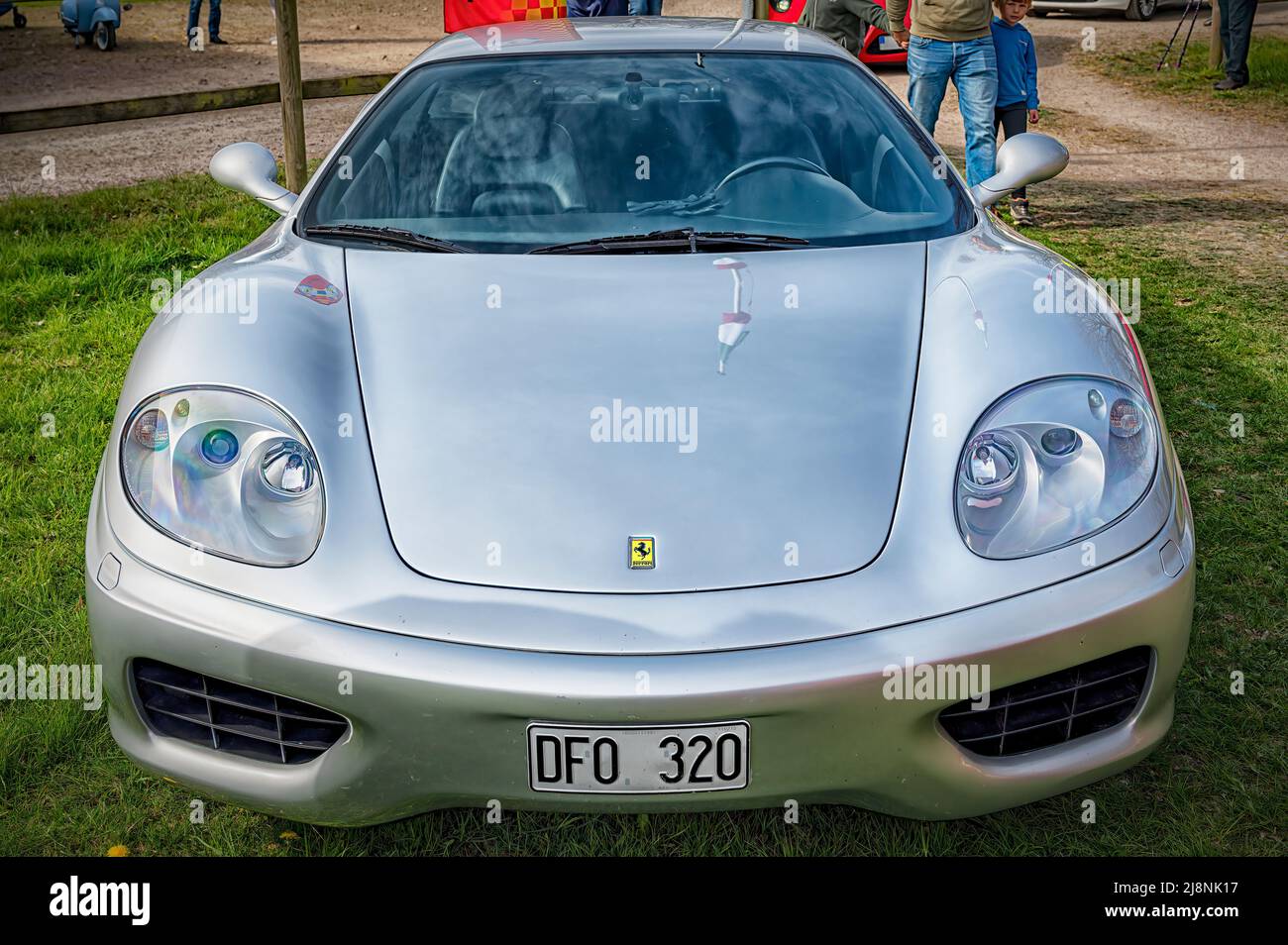 LERHAMN, SUÈDE - 01 MAI 2022 : la Ferrari 360 Modena, voiture de sport de première génération, lors d'un spectacle automobile italien près du château de Krapperup. Banque D'Images