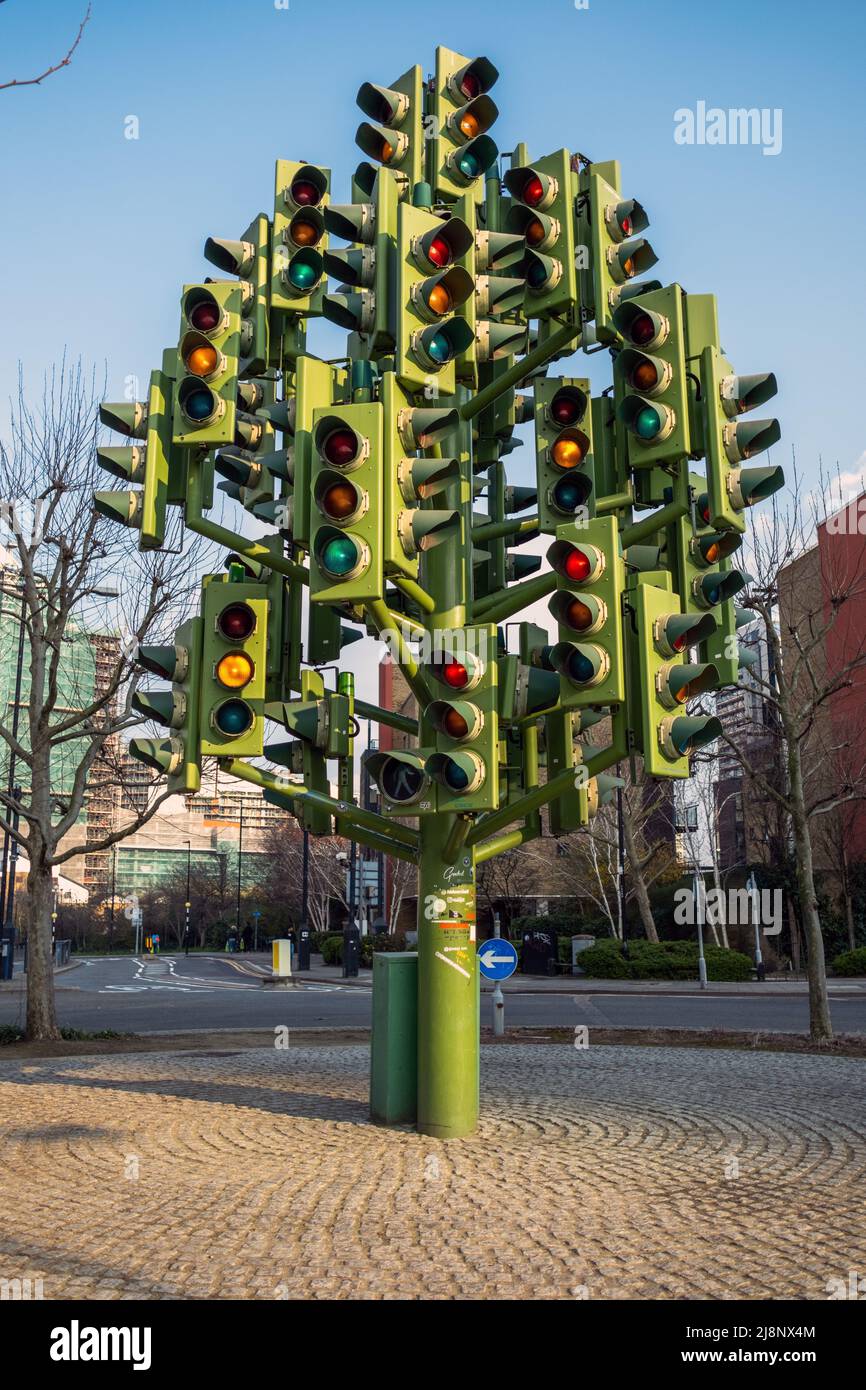 Sculpture d'arbre de feu de circulation à Poplar, est de Londres Banque D'Images