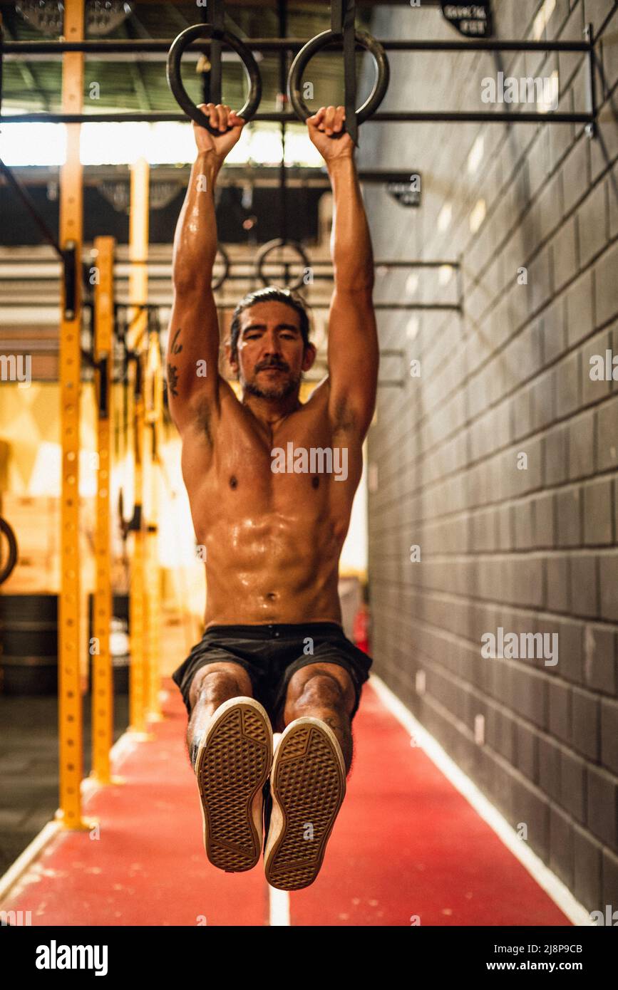 Entraînement de cross sur une salle de gym Banque D'Images
