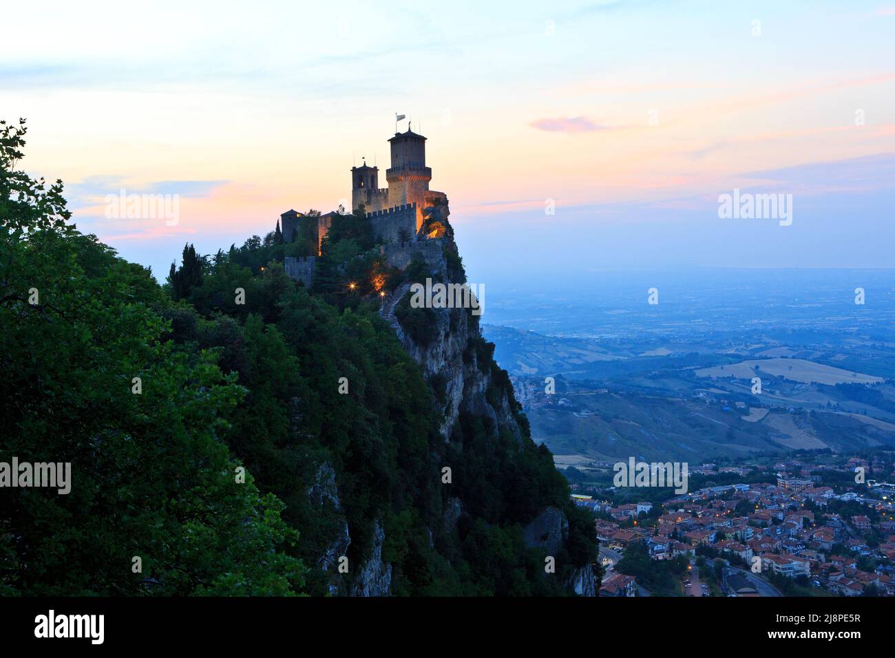 La forteresse du 11e siècle de Guaita sur le mont Titano à San Marino Banque D'Images