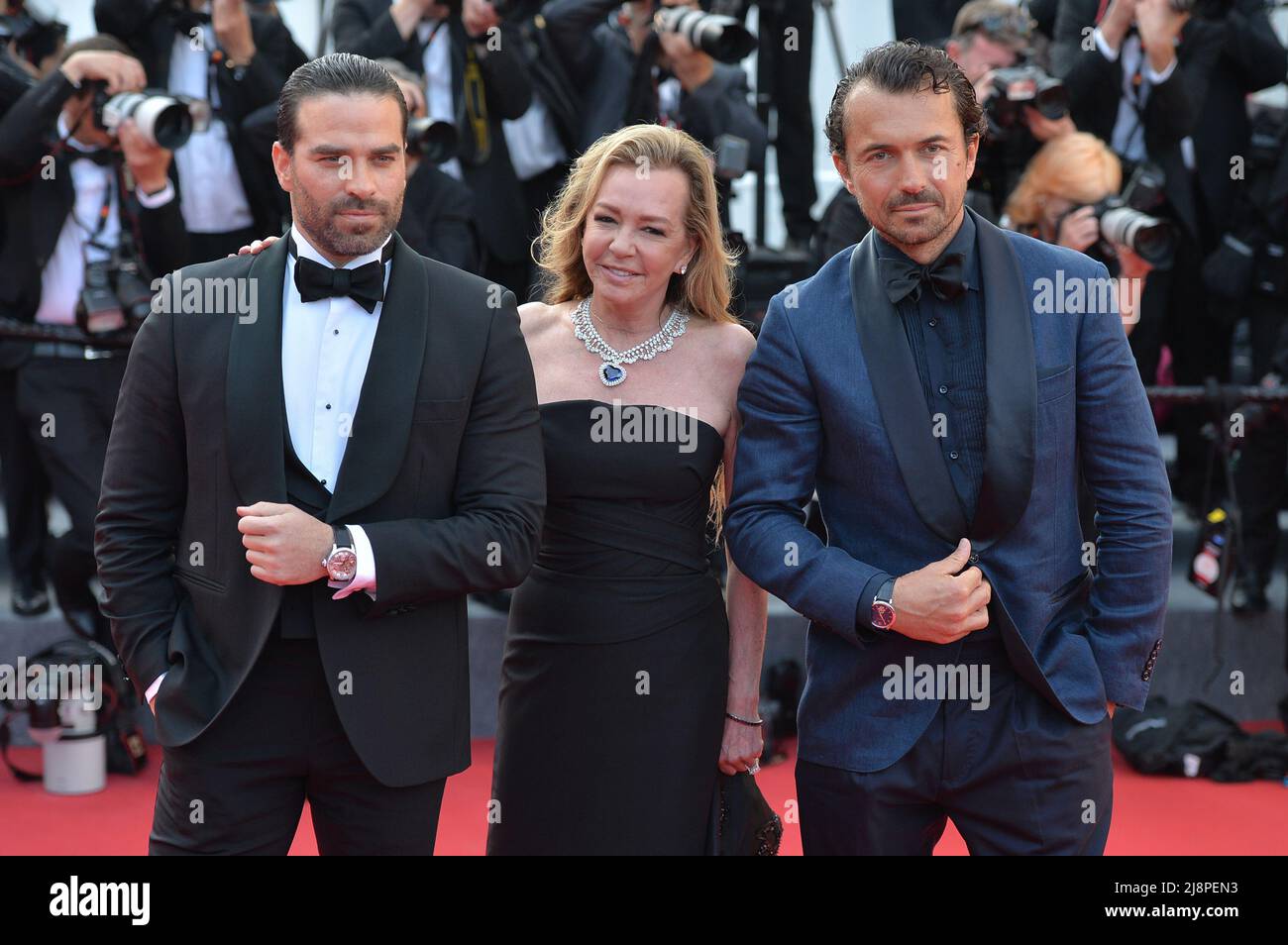 Cannes, France. 17th mai 2022. Caroline Scheufele, Alejandro Nones et William Abadie assistent à la projection de 'final Cut' (titre original: 'Coupez!') Et la cérémonie d'ouverture tapis rouge lors du Festival annuel du film de Cannes 75th au Palais des Festivals. Credit: Stefanie Rex/dpa/Alay Live News Banque D'Images
