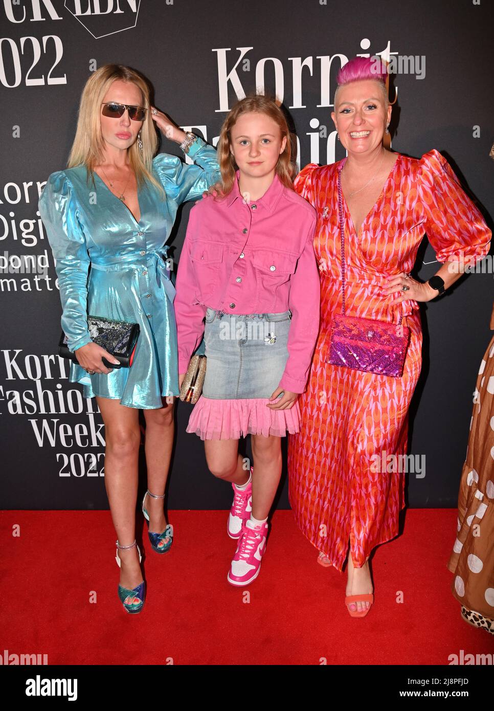 Naomi Isted, Fleur Isted et Lisa Allen assistent à la présentation de Julia Clancey à la Kornit Fashion week Londres 2022 au Freemasons's Hall, Londres, Royaume-Uni. 17th mai 2022. Crédit : Picture Capital/Alamy Live News Banque D'Images