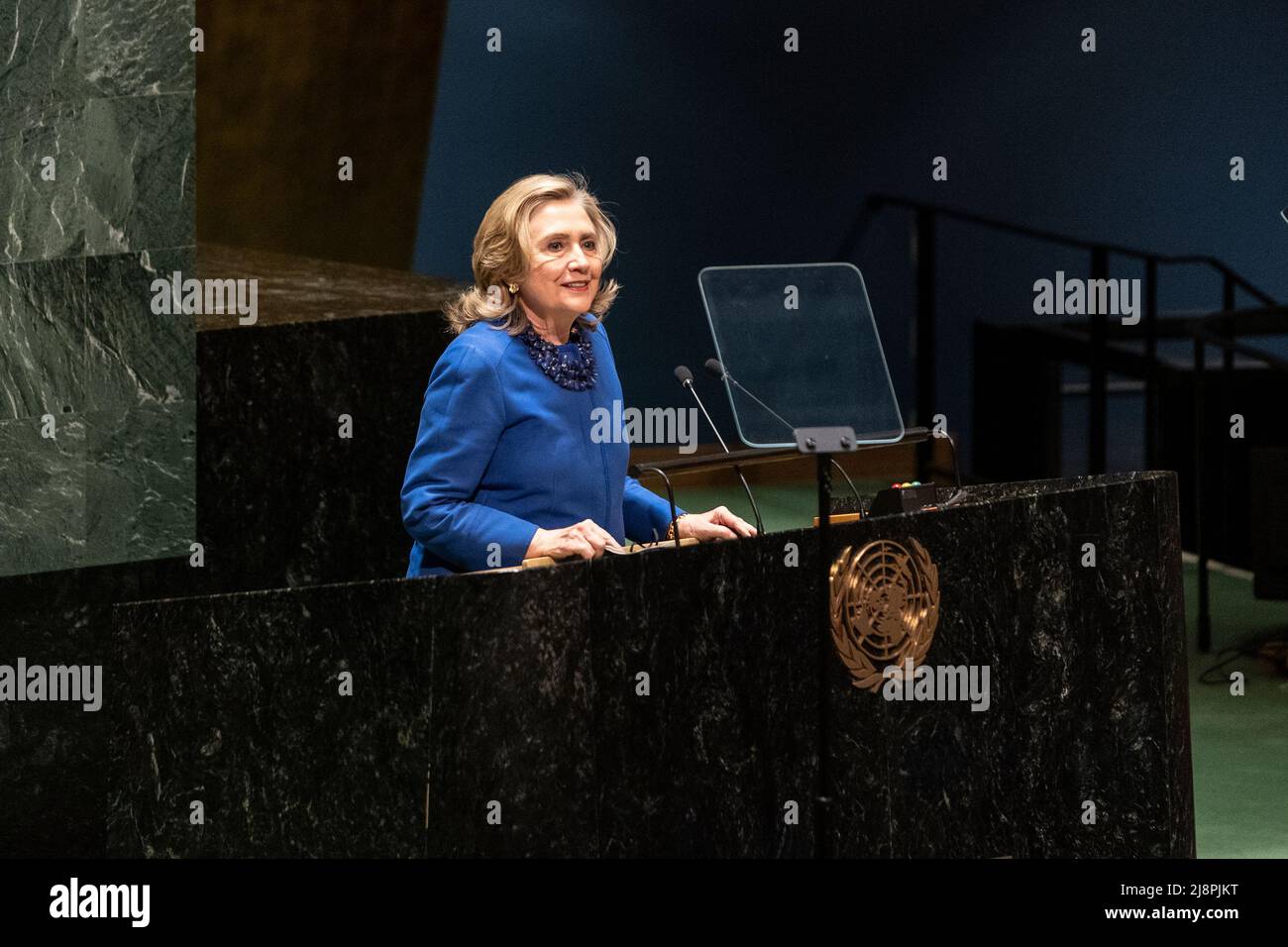 New York, États-Unis. 17th mai 2022. Hilary Clinton s'exprime lors du Memorial de l'ancienne secrétaire d'État des États-Unis Madeleine Albright au siège de l'ONU à New York le 17 mai 2022. (Photo de Lev Radin/Sipa USA) crédit: SIPA USA/Alay Live News Banque D'Images