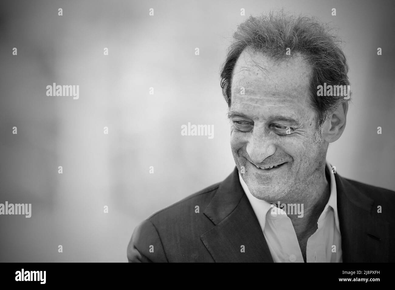 Vincent Lindon assiste au photocall du jury lors du festival annuel du film de Cannes 75th au Palais des Festivals le 17 mai 2022 à Cannes, France. Photo de Franck Castel/ABACAPRESS.COM Banque D'Images