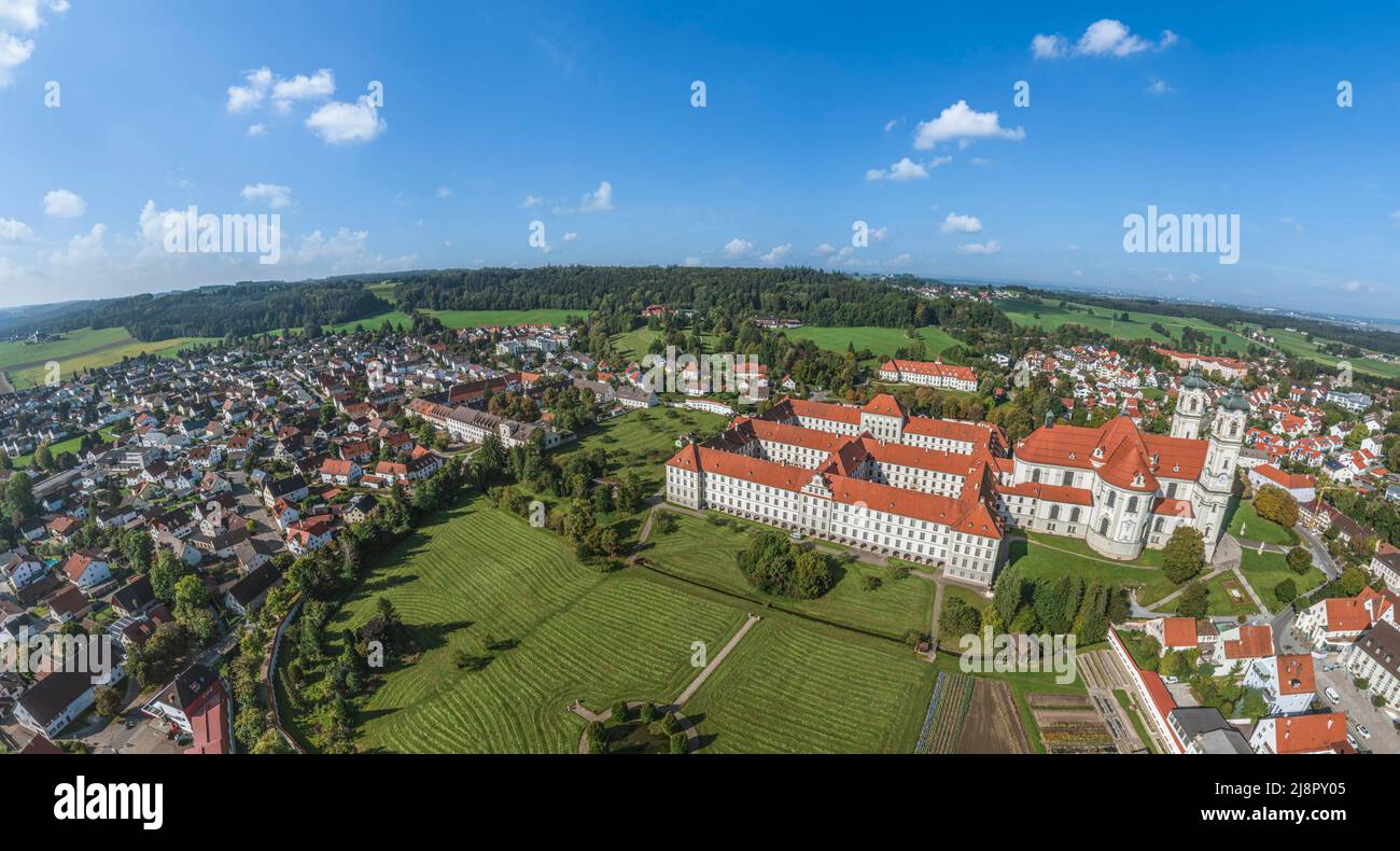 Vue aérienne d'Ottobeuren et de son célèbre monastère en Bavière Banque D'Images