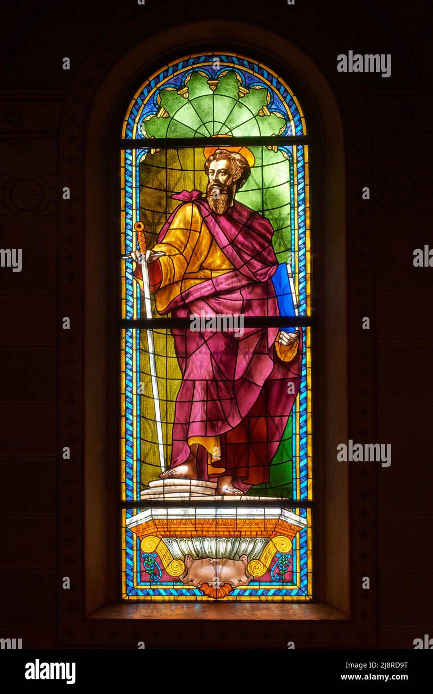 San Paolo - vetrata - A. Pritoni - 1949 - Ostiglia (mn),Italia, chiesa parrocchiale dell’Assunzione della Vergine Maria Banque D'Images