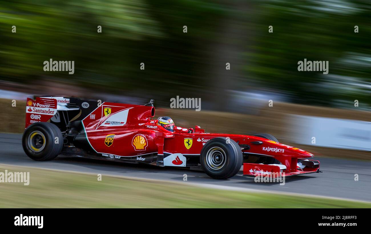 Pedro de la Rosa, pilotant la Ferrari 2009 F60 Formule 1 au Goodwood Festival of Speed Hill Climb en 2014. Banque D'Images