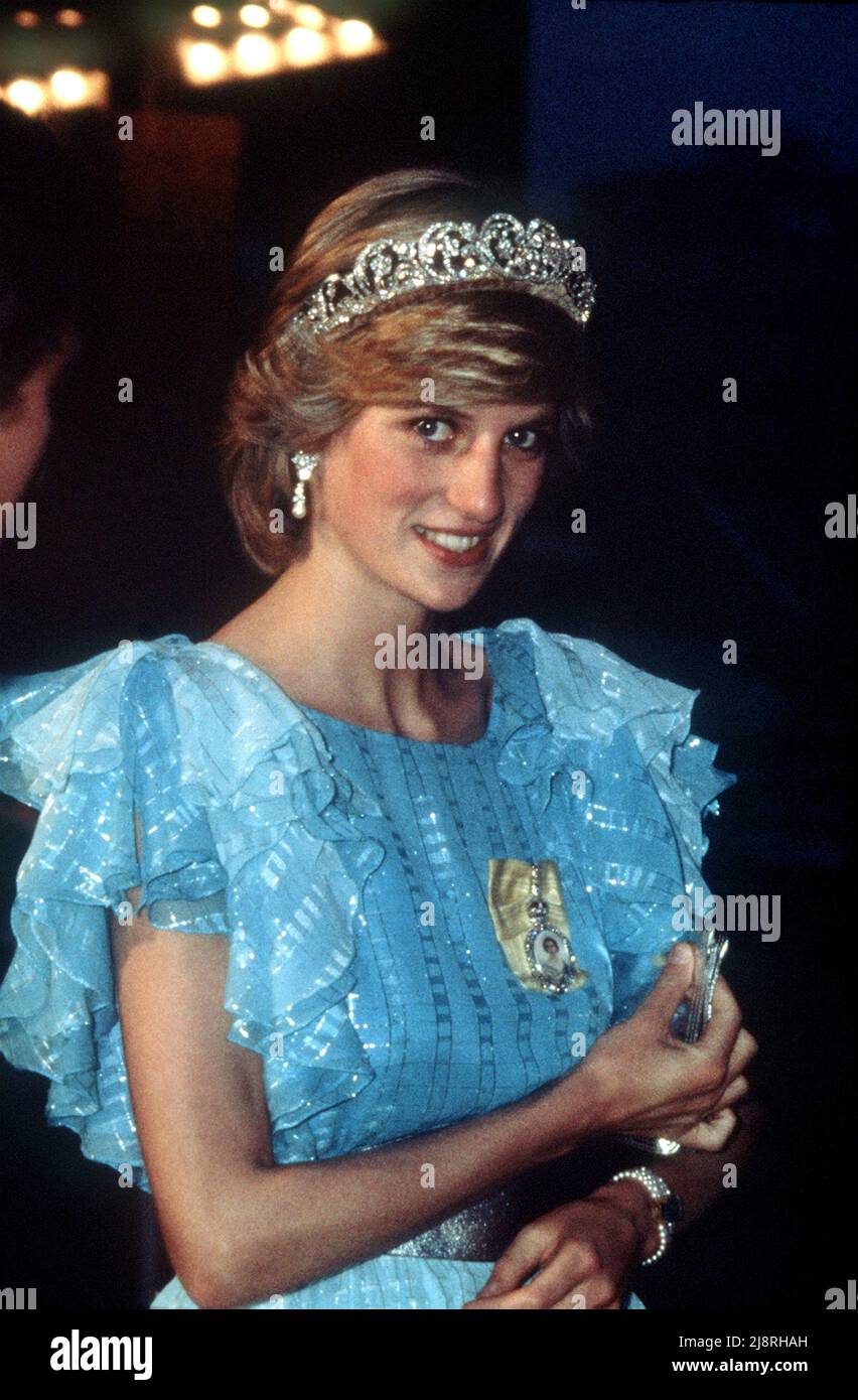 Photo du dossier datée du 18/06/83 de Diana, la princesse de Galles portant le tiara de la famille Spencer lors d'un dîner d'État à Saint John, au Nouveau-Brunswick, sous le nom de la tiara Spencer, sera exposée dans le cadre de la plus grande exposition de tiaras du Royaume-Uni depuis 20 ans. Banque D'Images