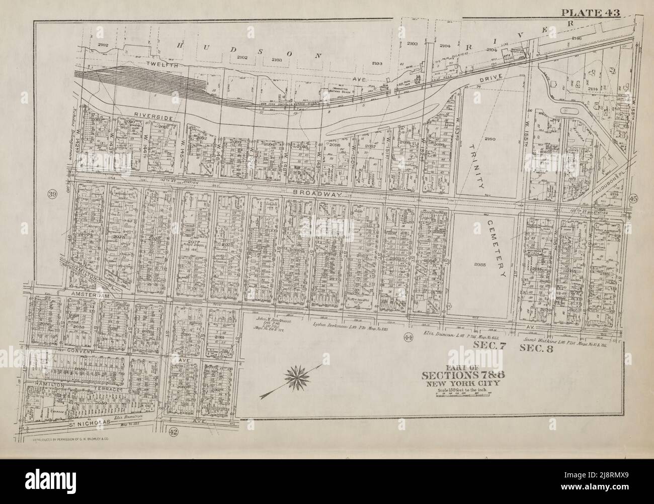 PLAN DE L'ÎLE DE MANHATTAN EN 1908 (sections) de l'iconographie de l'île de Manhattan, 1498-1909 compilé à partir de sources originales et illustré par photo-intaglio reproductions de cartes importantes, plans, vues, Et les documents dans les collections publiques et privées - Volume 2 par Stokes, I. N. Phelps (Isaac Newton Phelps), 1867-1944 Éditeur New York : Robert H. Dodd 1915. Incluant la cartographie: Un essai sur le développement de la connaissance concernant la géographie de la côte est de l'Amérique du Nord; Manhattan Island et ses environs sur les cartes et les cartes tôt / par F.C. Wieder et I.N. Phelps Stokes. Le Manat Banque D'Images