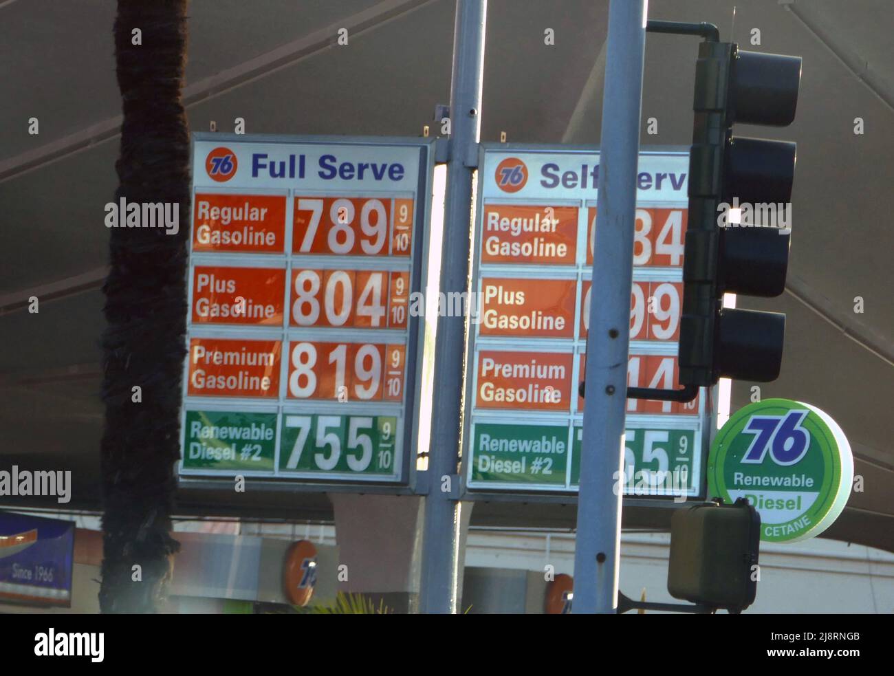 Beverly Hills, Californie, États-Unis 17th mai 2022 Une vue générale de l'atmosphère des prix du gaz signer $7,89-$8,19 le 17 mai 2022 à Beverly Hills, Californie, États-Unis. Photo par Barry King/Alay stock photo Banque D'Images
