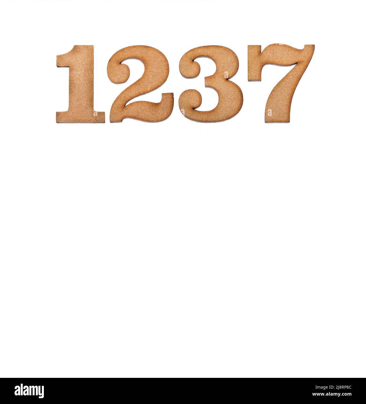 Numéro 1237 en bois, isolé sur fond blanc Banque D'Images