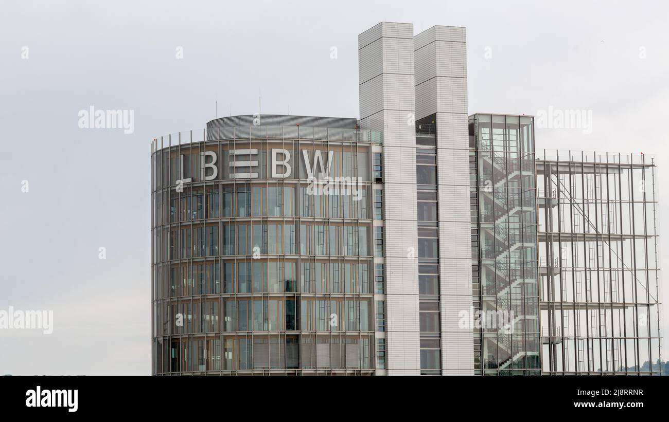 Stuttgart, Allemagne - 28 juillet 2021 : siège de LBBW (Landesbank Baden-Württemberg) - avec logo. Banque D'Images