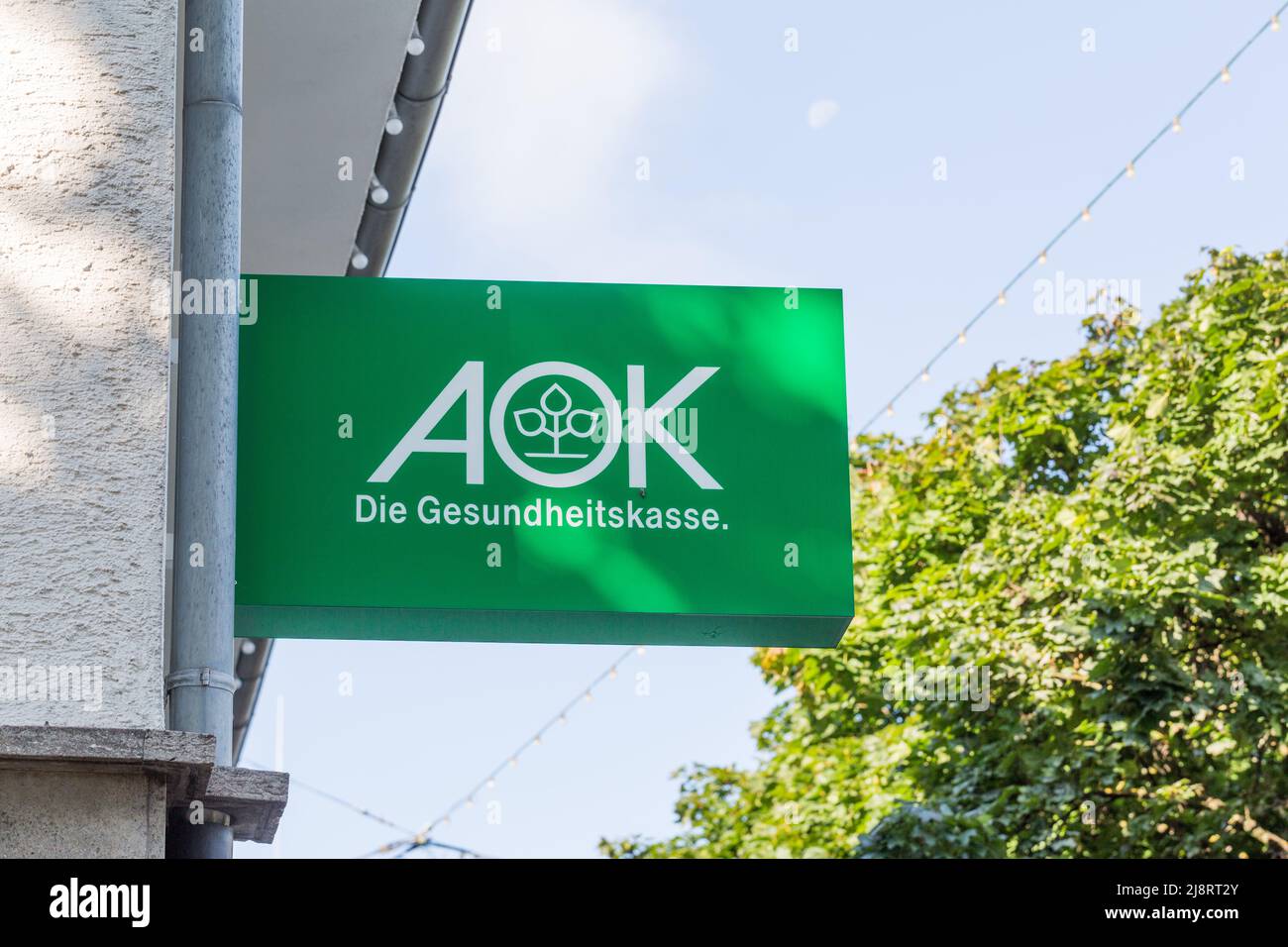 Stuttgart, Allemagne - 29 juillet 2021 : panneau AOK - Die Gesundheitskasse. La plus grande assurance maladie publique d'Allemagne. Banque D'Images