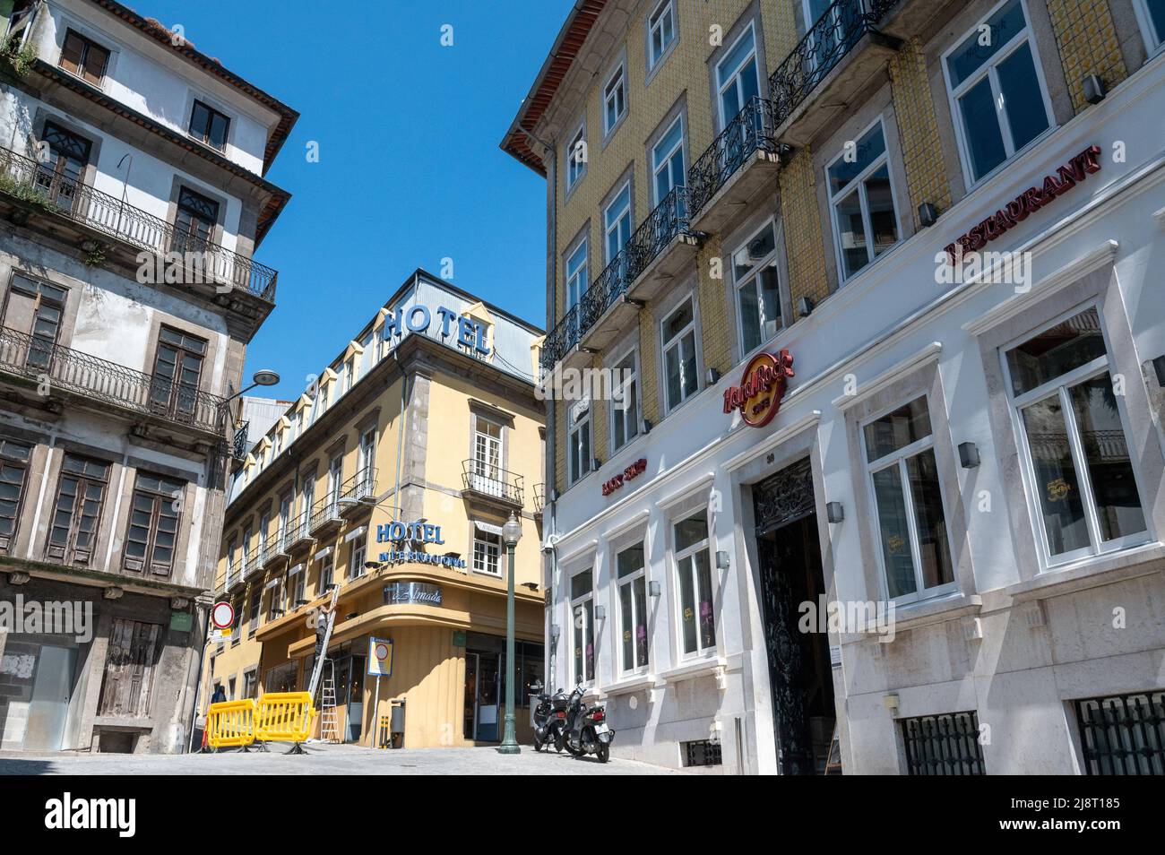 Porto, Portugal. 2022 mai 4 . Rues du centre-ville de Porto par une journée ensoleillée en été 2022. Banque D'Images
