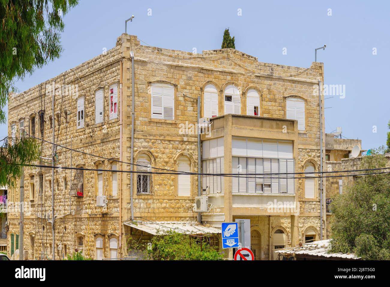 Haïfa, Israël - 13 mai 2022 : vue sur les anciens bâtiments, dans le quartier de Hadar Hacarmel, Haïfa, Israël Banque D'Images