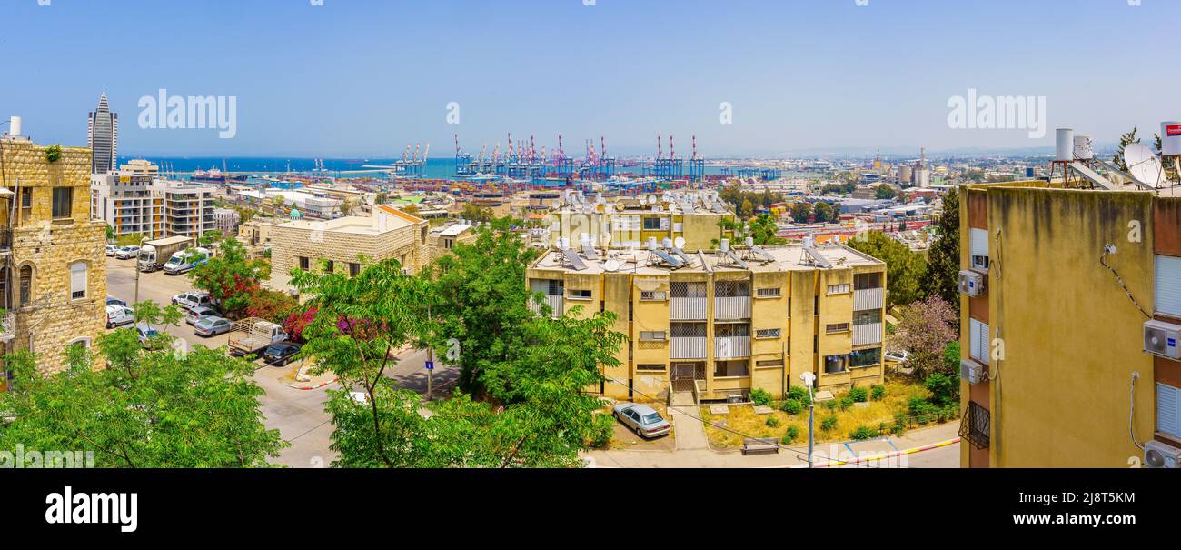 Haifa, Israël - 13 mai 2022 : vue panoramique sur le centre-ville et le port, depuis le quartier Hadar Hacarmel, Haïfa, Israël Banque D'Images