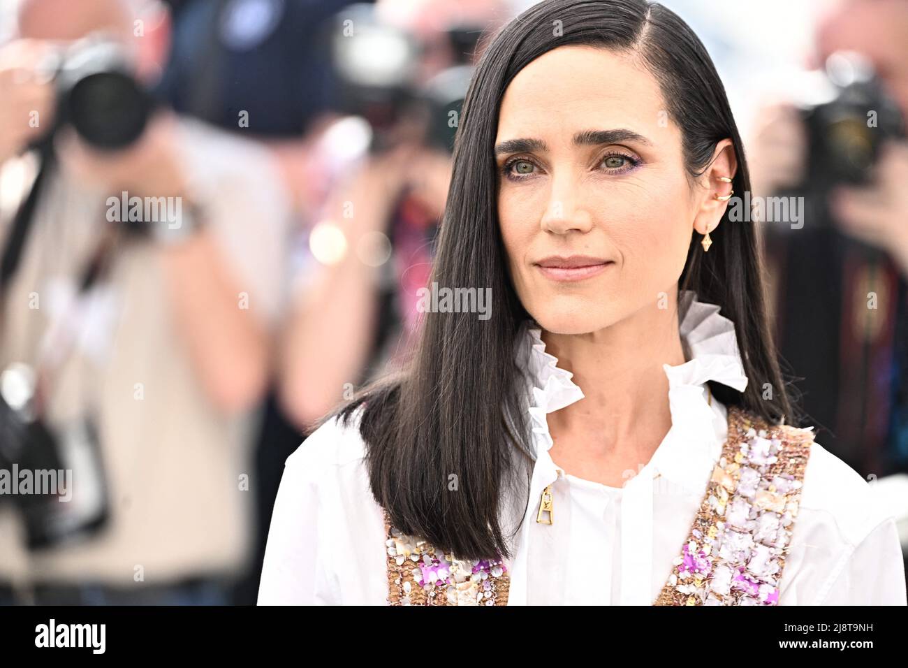 Cannes 2022 : Jennifer Connelly est sublime avec un chignon haut sur le  tapis rouge de « Top Gun : Maverick » - Elle