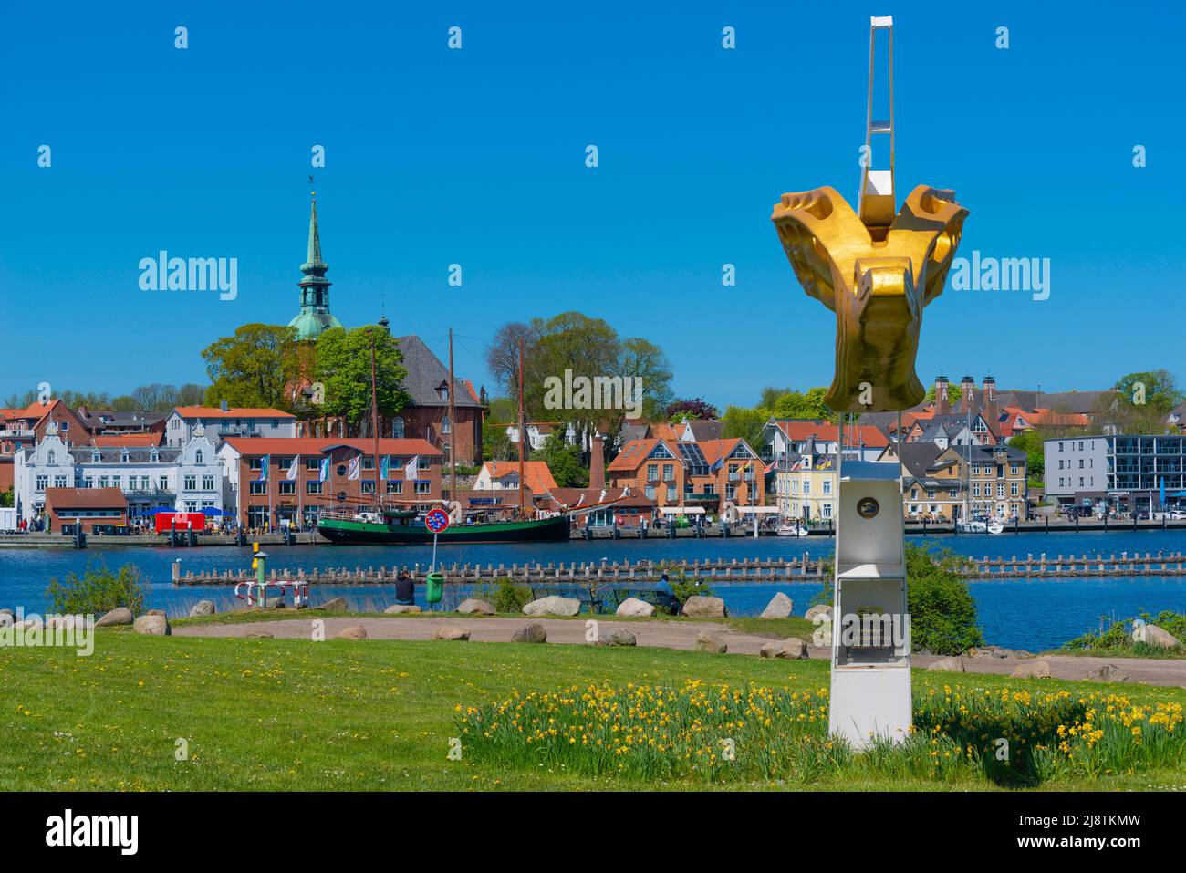 Petite ville de Kappeln sur le fjord Schlei, vue panoramique sur le fjord, tête de figure du grand navire 'Gorch Fock', Schleswig-Holstein, Allemagne, Europe Banque D'Images