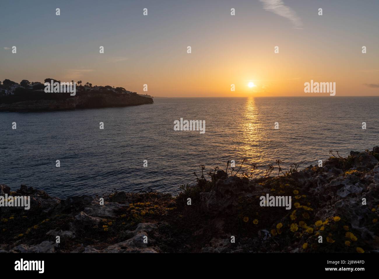 coucher de soleil ou lever de soleil sur la mer méditerranée Banque D'Images
