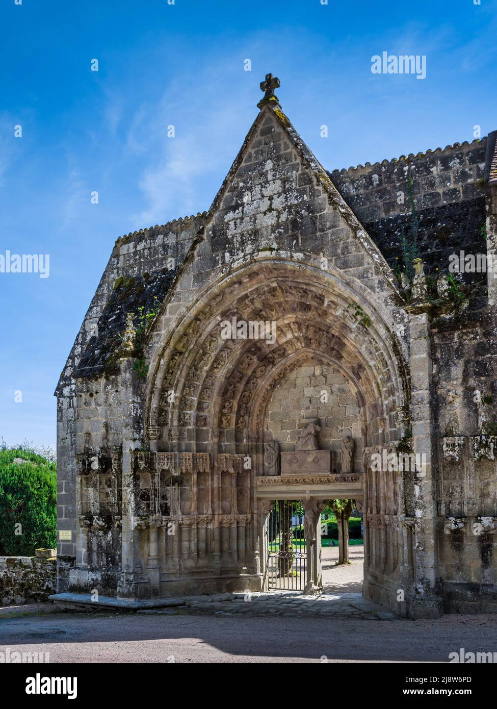 Vestige de l'ancienne église abbatiale bénédictine de Moutier d'Ahun en Creuse (23), France. Banque D'Images