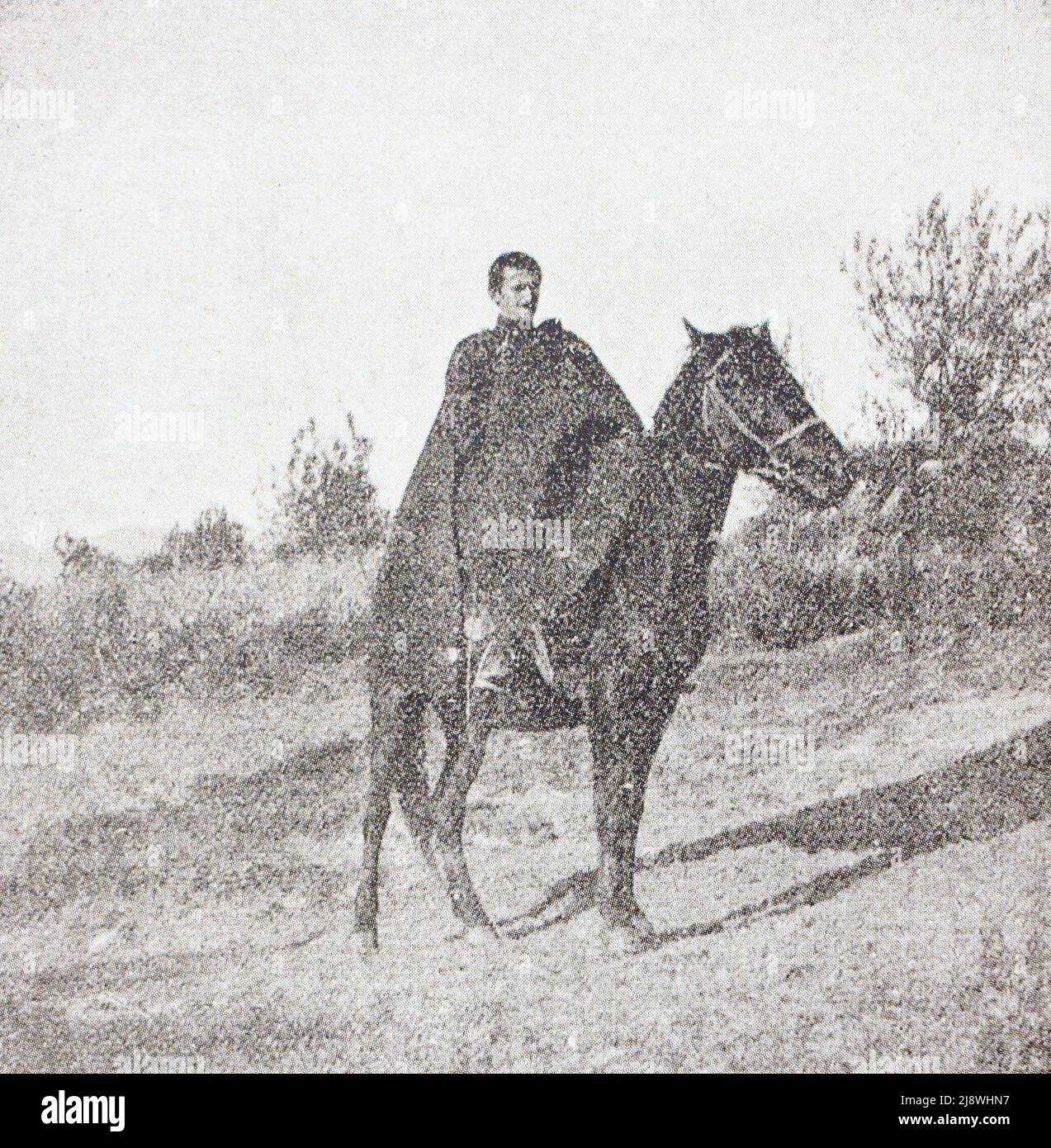 Un cavalier abkhaze dans un manteau. Photo du début du 20th siècle. Banque D'Images